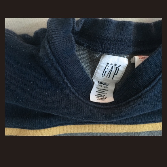 GAP boys sweatshirt. Size 2 years. - Picture 2 of 2
